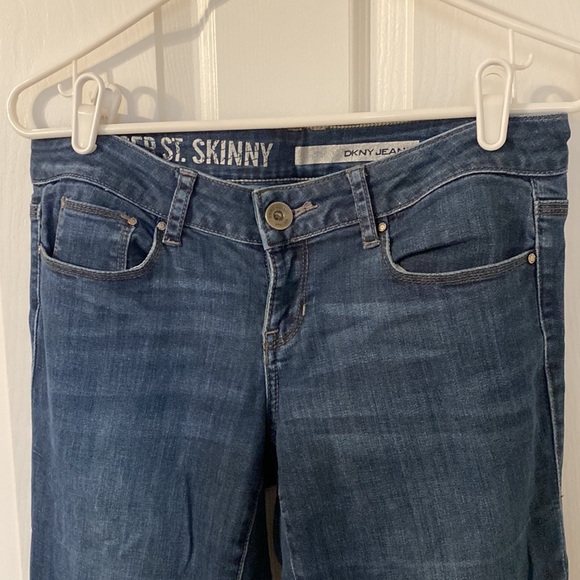 DKNY. Mercer St Skinny. Size 8. Good Condition. - Picture 4 of 4